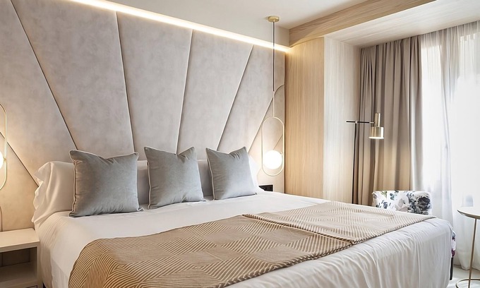Sant Nicolau Hotel | Indulge in Amazing Views! 3 Family-friendly Units Near Palma Aquarium!