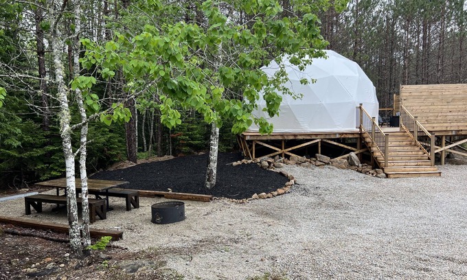 New Ross Cottage | Indulge in luxurious bliss ￼: private Hot Tub, kayaking. So much more