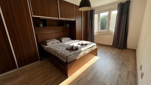 Banska Bystrica Apartment | Industrial Apartment I 24hr Self Check-in I Free Parking & Coffee