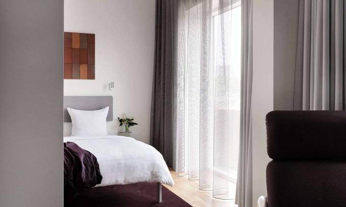 Sydhavnen Apartment | Industrial, chic studio for 4