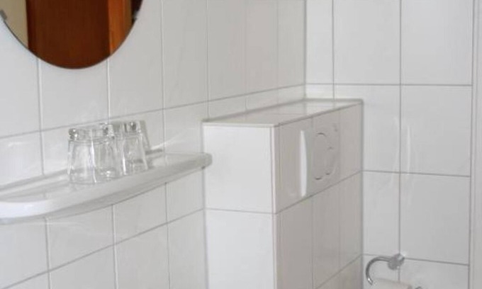Neuwerk Hotel | Inexpensive accommodation for craftsmen, close to the highway.