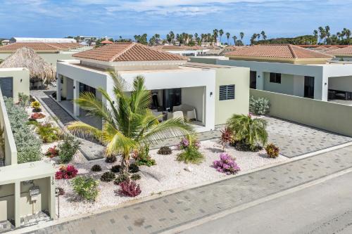 Marie Pampoen Villa | Infinity Blue villa met privezwembad, Mambo Beach