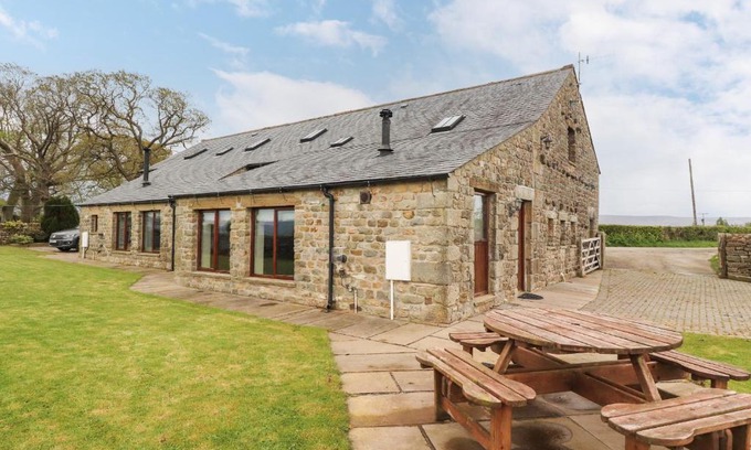 Fourstones Near Bentham House | Ingleborough Barn