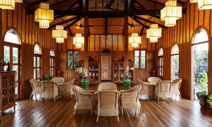 Nyaungshwe Hotel | Inle Heritage Stilt House
