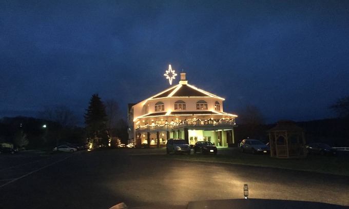 Wilmot Hotel | Inn at Amish Door