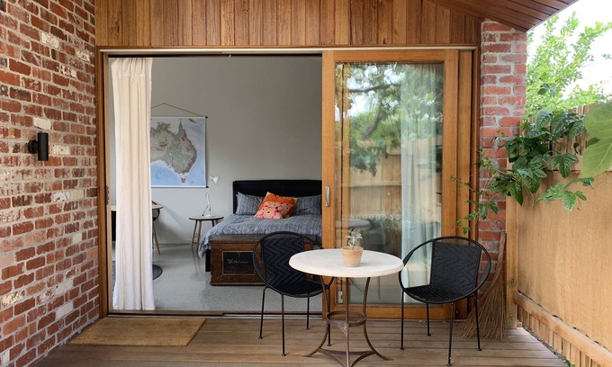 Footscray Apartment | Inner city garden studio in the heart of Footscray