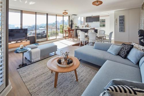 Woolloomooloo Apartment | Inner City Harbour Views With Parking