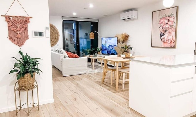 Reid Apartment | Inner City | Pool | Parking | Self check-in | Pets