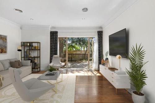 Turner Apartment | Inner North Elegance Premier Turner Living 2 Bed, 2 Bath Townhome