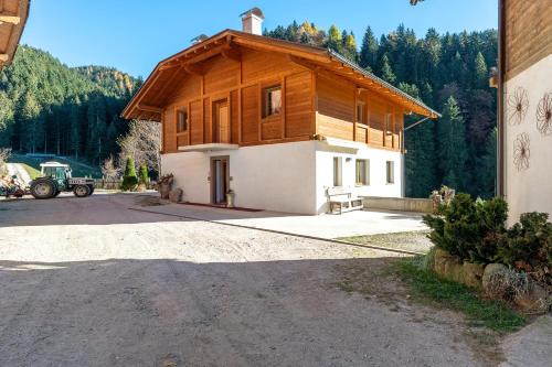 Lauregno House | Innerjerberhof Sunnseit