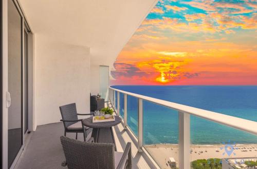 Hollywood South Central Beach Apartment | Insane Ocean View Balcony - Beachfront Condo - Pool