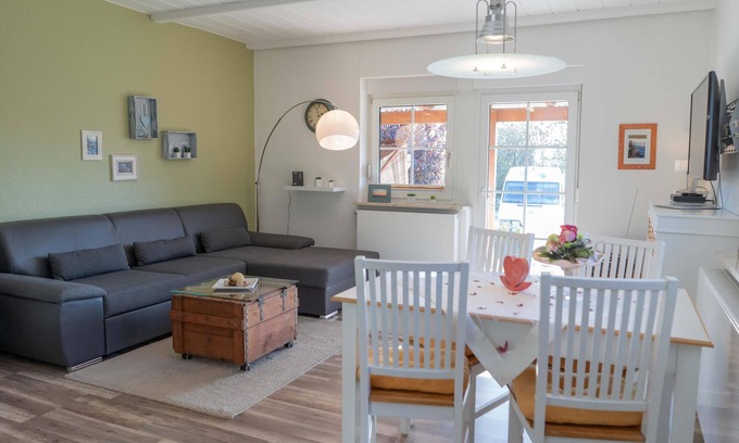 Fehmarn Apartment | Inselblume 57 - vacation home with dog in Meeschendorf