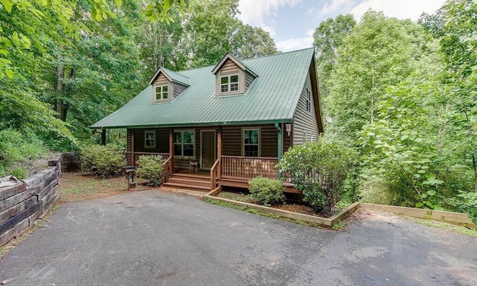 Cleveland Cabin | Inspiration - new fantastic outdoor fireplace and barbecue area