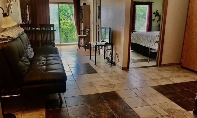 Ronan Apartment | Insta-worthy Aprtmnt King Bed prime, Hottub AC Slps 6 near Flathead Lk & venues