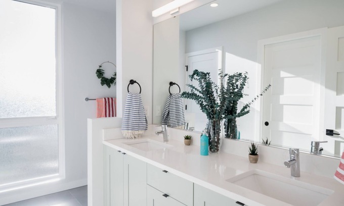 West Seattle House | Insta-worthy Views, Wine, Rooftop Firepit on Beach