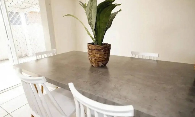 East Wagga Wagga Apartment | Inviting apartment nestled in Wagga CBDs eastern side!