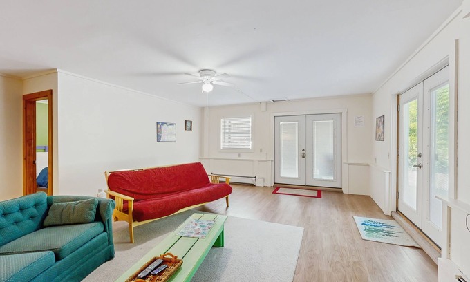 Bar Harbor Apartment | Inviting apartment near downtown and Acadia National Park - dog-friendly