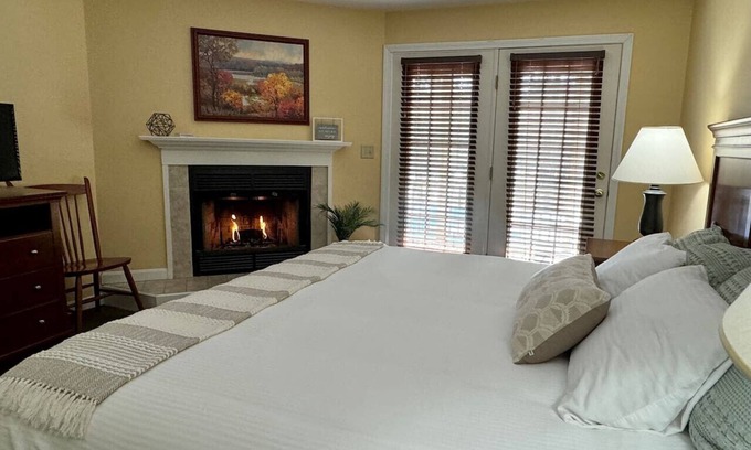 Francestown House | Inviting Condo w Fire Place & Hot Tub