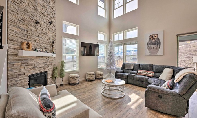 Deer Mountain House | Inviting Hideout Townhome w/Balcony & Lake Views!