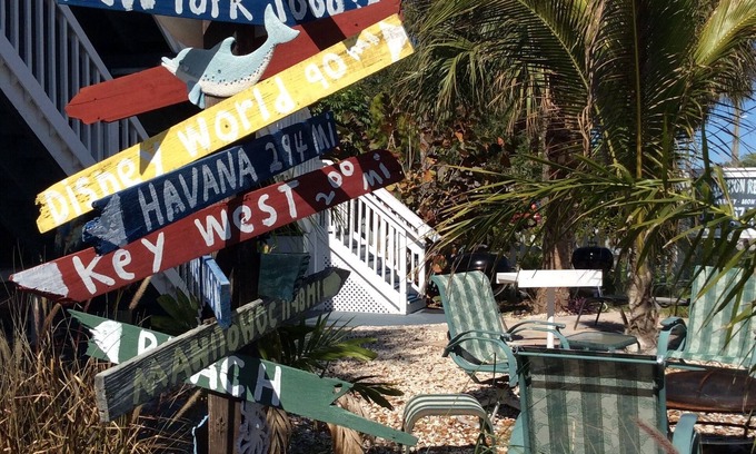 Independence Square House | IRB Island Cottages Lower Cottage 300 Gulf blvd. Indian Rocks Beach, FL