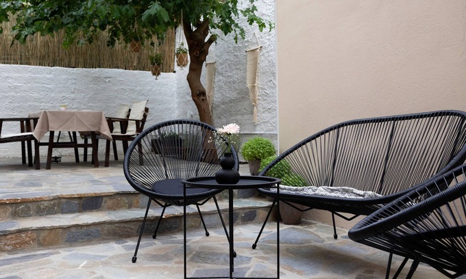 Aigaleo House | Irida's detached house with lovely yard in Athens center