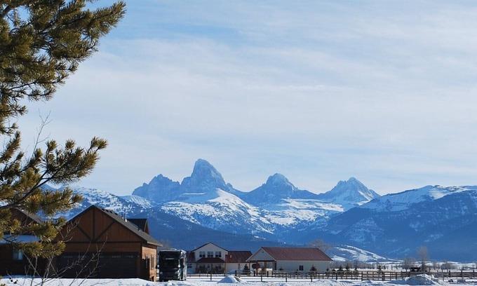 Clawson Cabin | Irish Eyes on the Tetons in Teton Valley