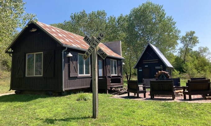 Harvey County Cabin | Iron Horse Lakes - remote getaway near Wichita, Newton and Hutchinson, KS