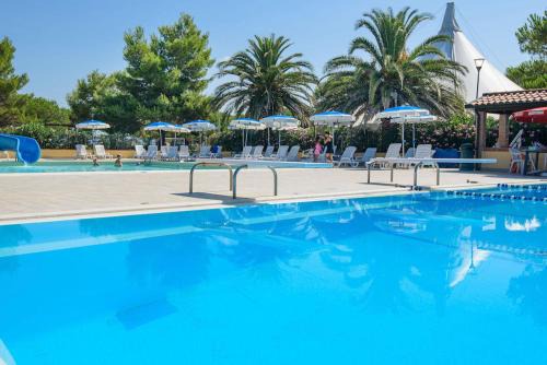 Piombino Apartment | ISA-Appartament plus with mezzanine, 4 beds, air conditioning and private outdoor area in Village with 6 swimming-pools