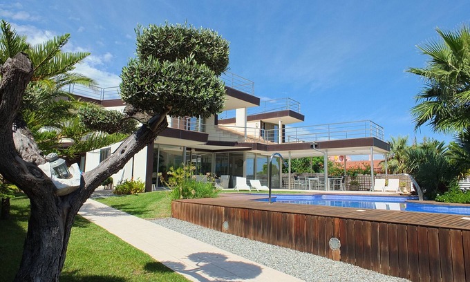 L Almadrava Villa | Isabella. spacious modern villa with sea views fr