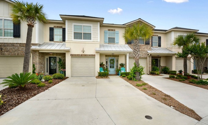 Epworth Acres House | Island Breeze | Luxury Townhouse | Free Bikes | Bring Your Boat Marina Close By
