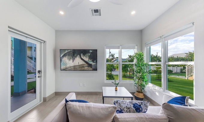 West Bay Apartment | Island Stay in West Bay - 3 Min to Beach | West Nest #105