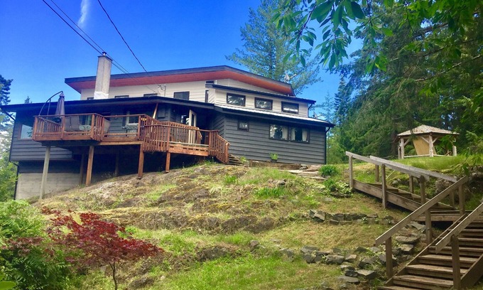 Heriot Bay House | Island Time - Quadra Island Vacation Home