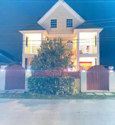 Gambier Apartment | Island Vibes Point of View- Near Beach & Airport