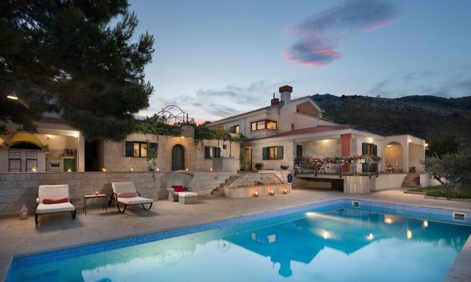 Plano House | ISOLATED Five Star Luxury Villa With Private Pool