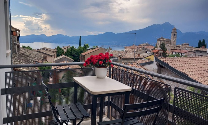 Albisano Apartment | Casa Maria, Nuovo Appartamento con Vista Lago