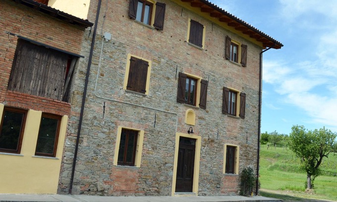 Casaleggio Boiro House | Agriturismo "Veritas" Bed & Wine