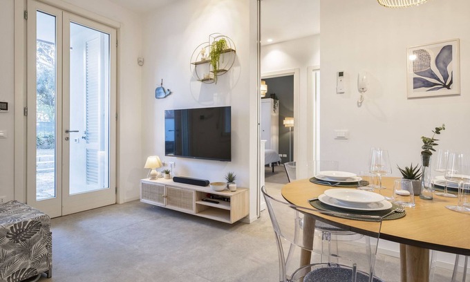 Marina di Castagneto Carducci Apartment | Alvina house, in villa, "two steps" from the sea