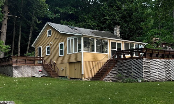 West Poland House | It's better to wake at the lake! 3 bedroom with lovely lakefront view
