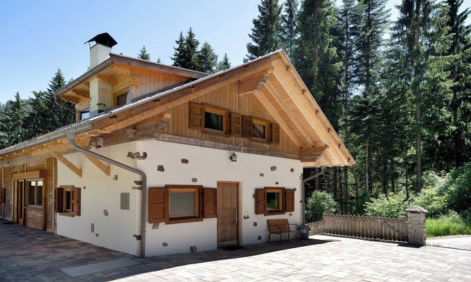 Senale San Felice Apartment | Vacation apartment "Unterurbanhof Die Eins" with mountain view, terrace with garden and sauna.