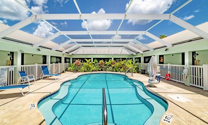 Everglades City Hotel | Ivey House Hotel - King Room