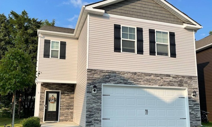 Clinton House | Ivy Manor Summary: Br