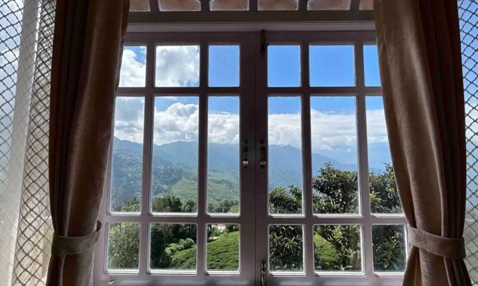Darjeeling Apartment | Izom Him - A sunset and tea garden view stay