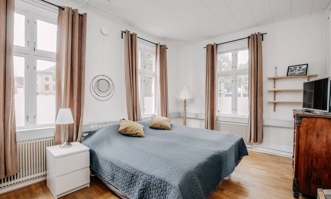 Norra Skara Bed & Breakfast | Järnvägshotellet B & B