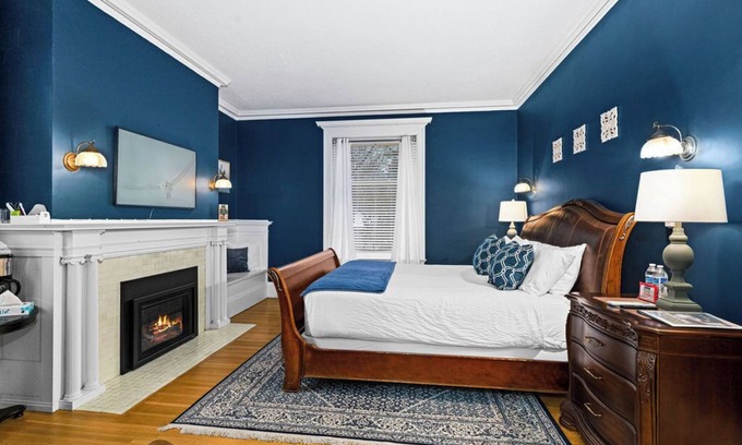 Endion House | J.D. Rockefeller Suite w/King Bed & Fireplace