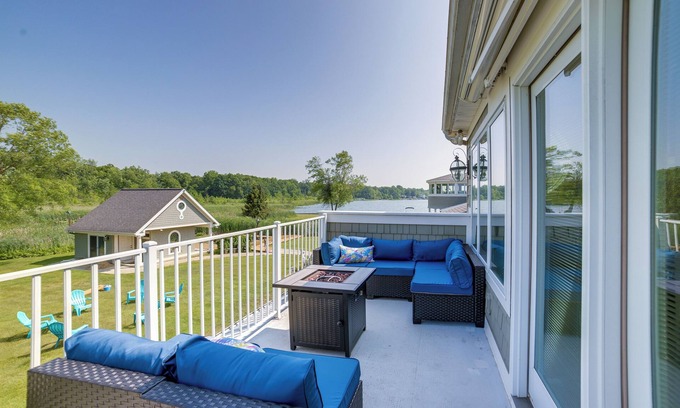 Horton House | Jackson Lakefront Getaway w/Balcony, Dock Access