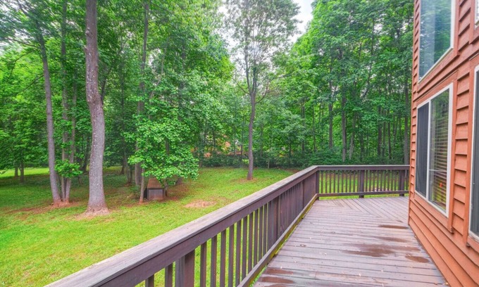 Linden House | Jacuzzi Gym Deck + Near VA Wineries