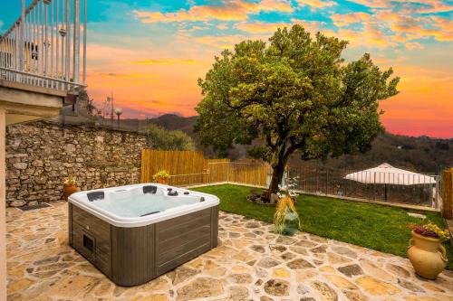 Coreglia Antelminelli House | Jacuzzi Privata e Splendida Vista in bellissimo Cottage
