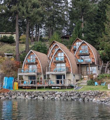 Quadra Island Apartment | Jade Resort-Oceanfront Suites in Gowlland Harbour