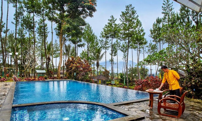 Jambu Luwuk Resort | Jambuluwuk Convention Hall & Resort Puncak