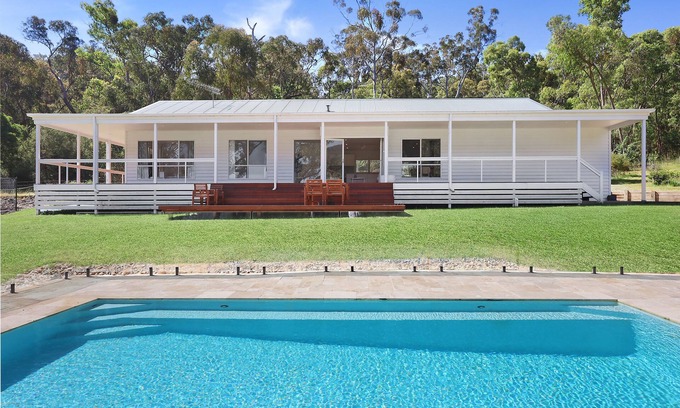 Jamieson House | Jamieson Lake Retreat - Waterfront
